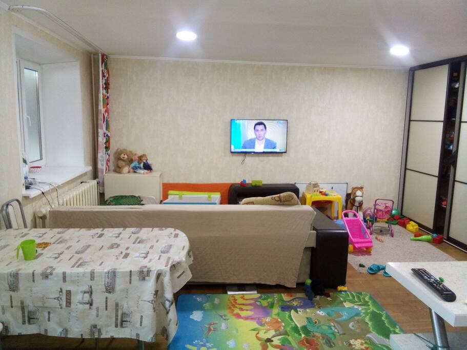 кухня студия со стороны варочной панели