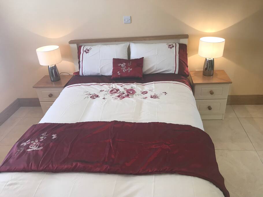 Room 1: Bedroom