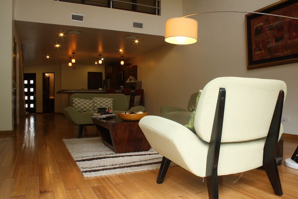 Sala- vista hacia la entrada