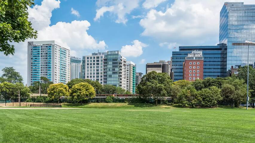 Large 2 Bed/ 2 Bath | Modern Building | Across MGH gallery image 2