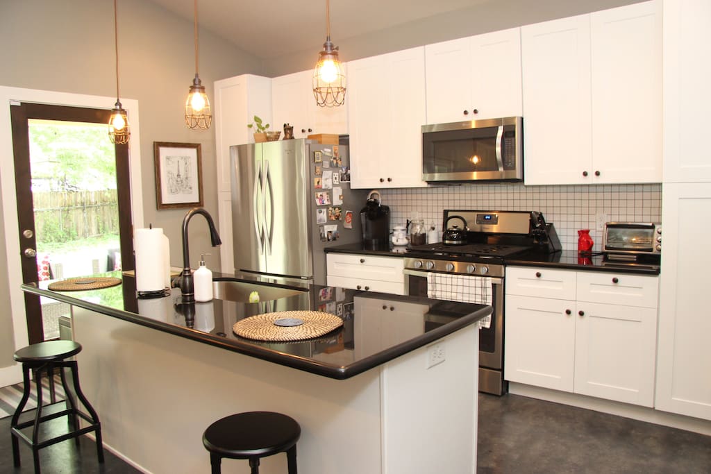 Modern Kitchen with all the amenities.