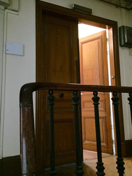 Appartement au 2ème étage d'un bel immeuble Haussmannien