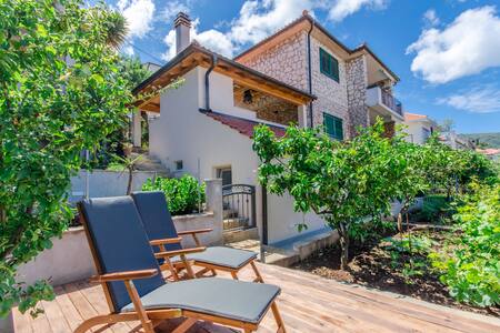 Studio apartment Vartal