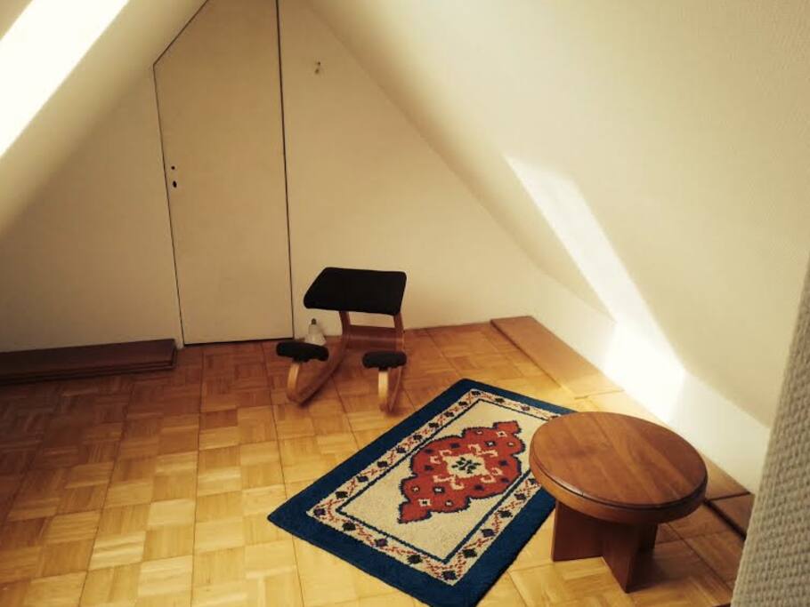 Dachboden mit begehbarem Kleiderschrank/ niedrige Decken