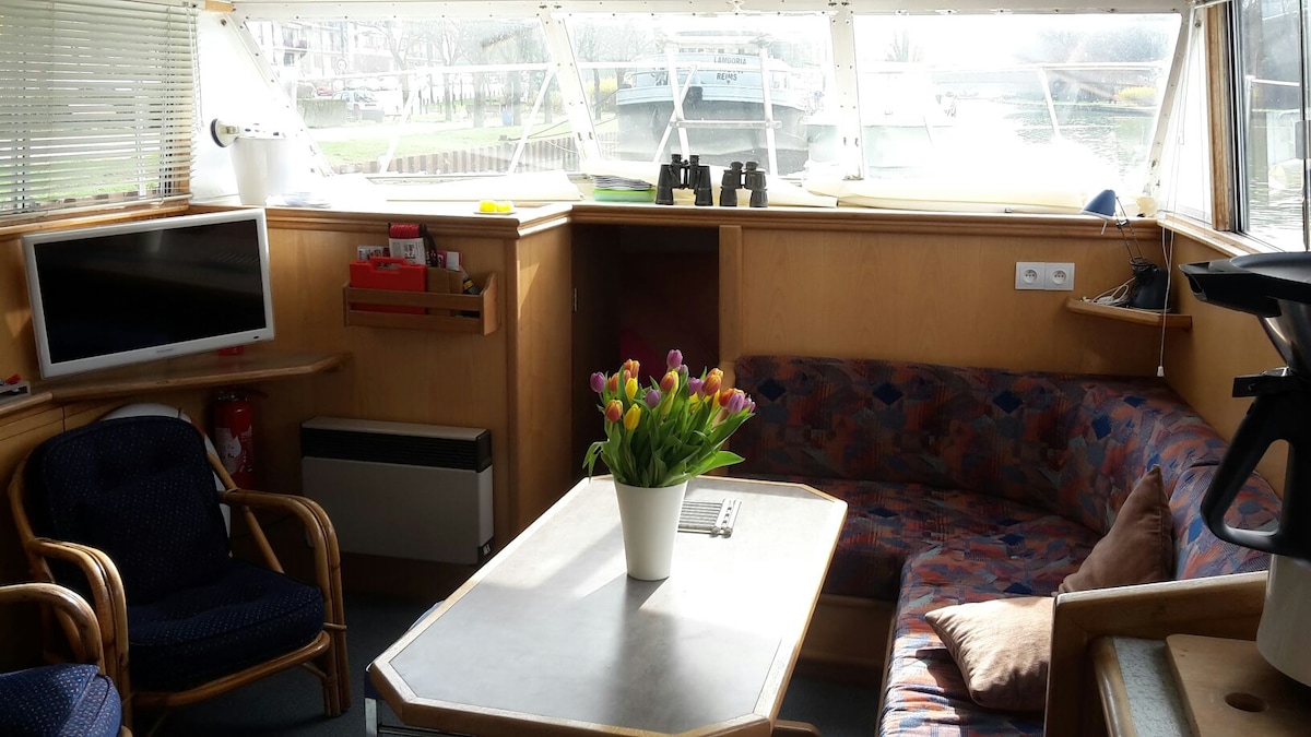 Top Airbnb: Charming 3 rooms on boat • Unique view a Reims