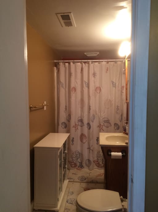 full bath off master bedroom