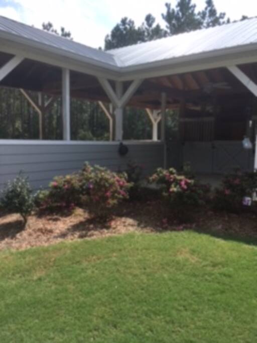 Barn & paddocks, run-in sheds stalls, 16 x 16 pipe pens
Corrals and 16 x 16 pipe pens and and pad