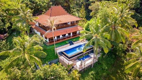 Villa Laras - 4 Br · Limasan Villa with Sea View