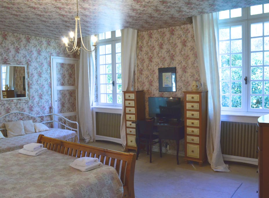 Chateau du Puits es Pratx
Artelier triple bedroom