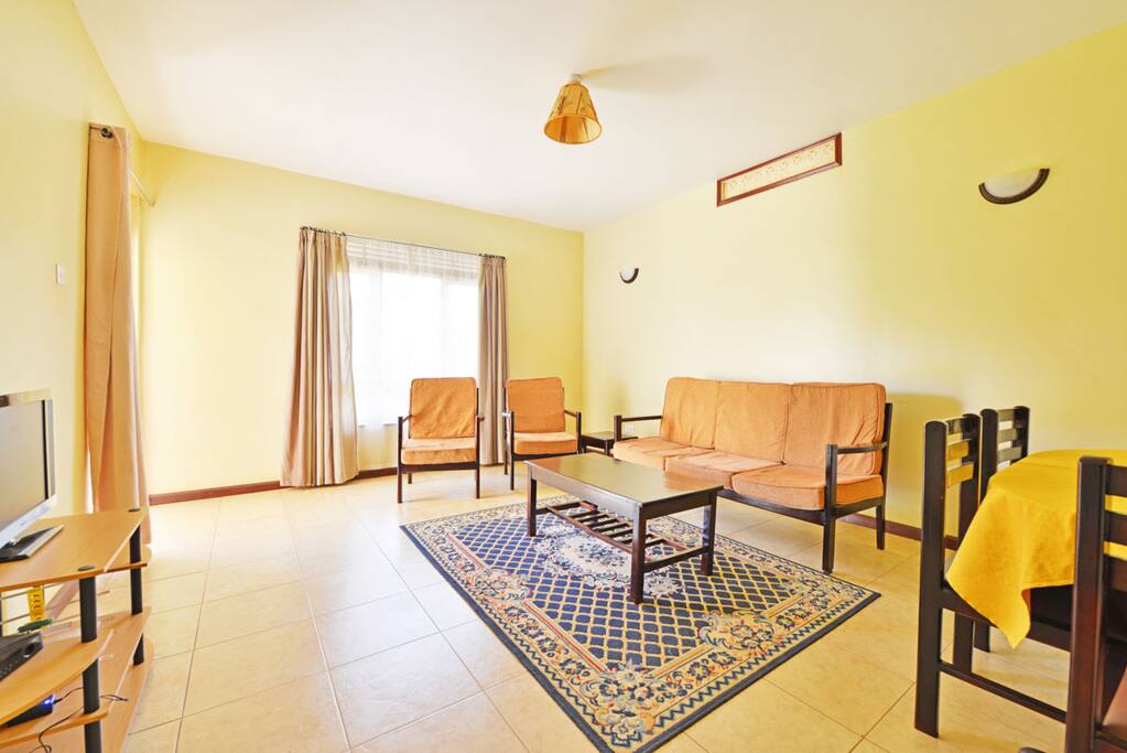 Living/Dining opens to Garden