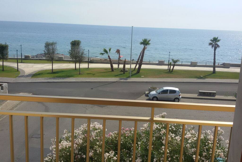 Veduta del mare e lungomare
