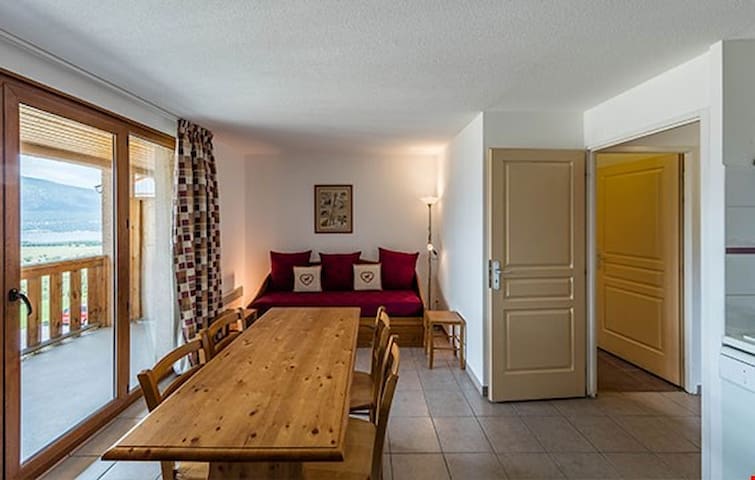 Cozy and Budget-Friendly 2 Bedroom Apartment with Kitchen