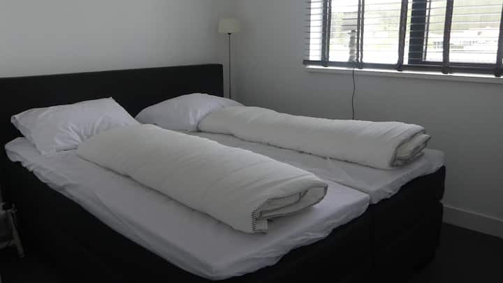 卧室3 ，带双箱弹簧床垫