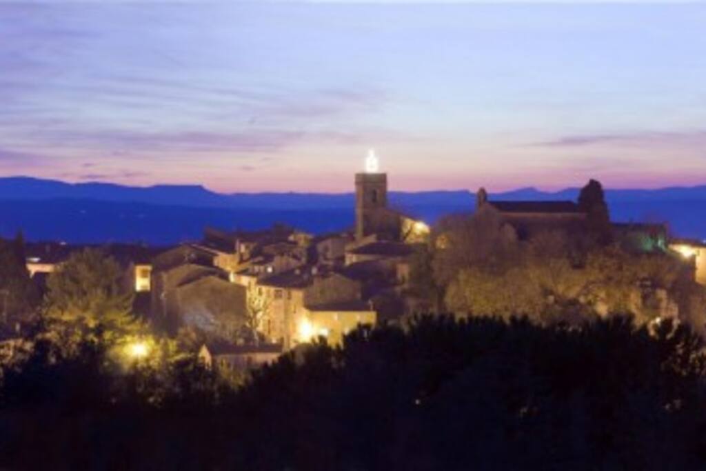 Le charme d'un village perché provençale