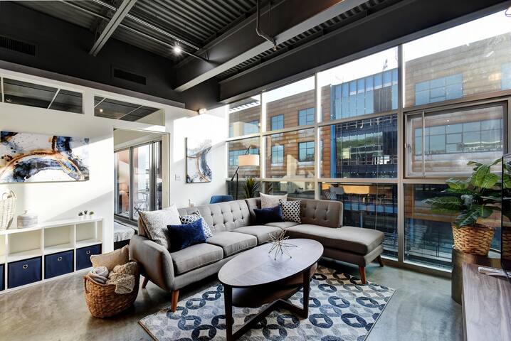 Group Travel Loft (x4) | Overlooking 6th Street