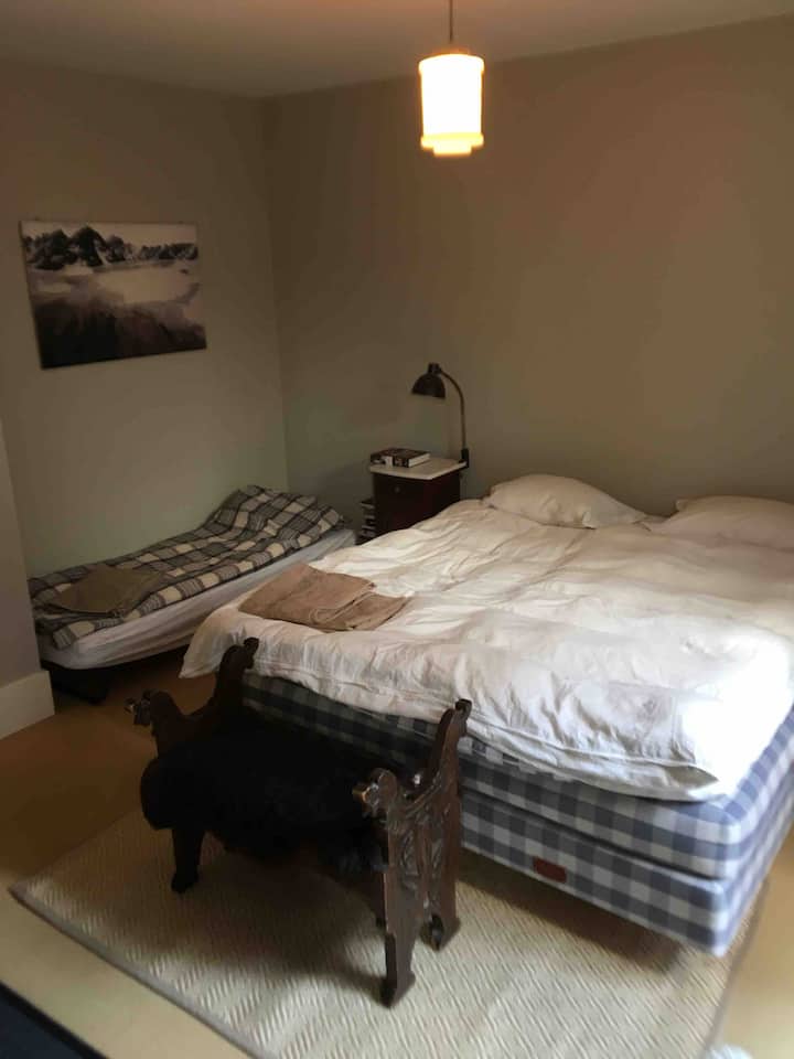 Vychutnajte si túto posteľ Hästens 220x180 cm. 