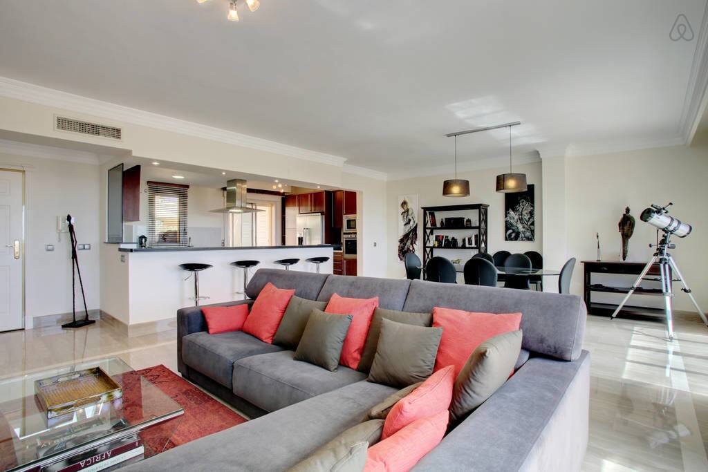 Oasis Sierra Blanca by KEYWii. Ático con jacuzzi, wifi y vistas al mar en Marbella