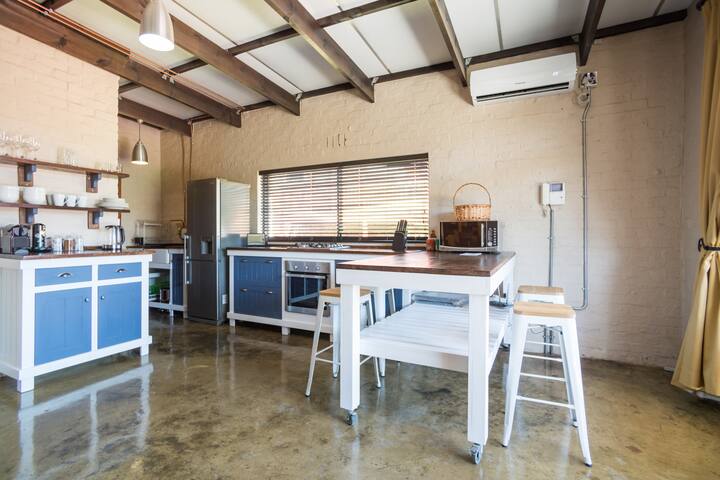 Spacious 2BR Apt | Pool, Hot Tub, Patio, Fireplace gallery image 4