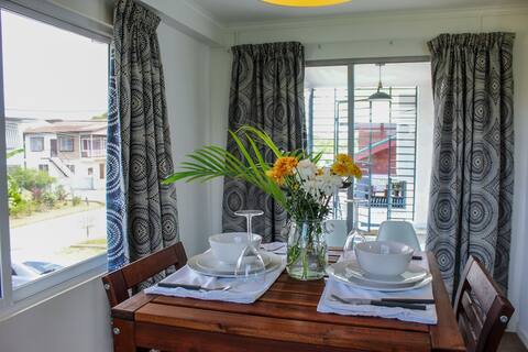 Stylish 2 BR apartment-C near downtown
