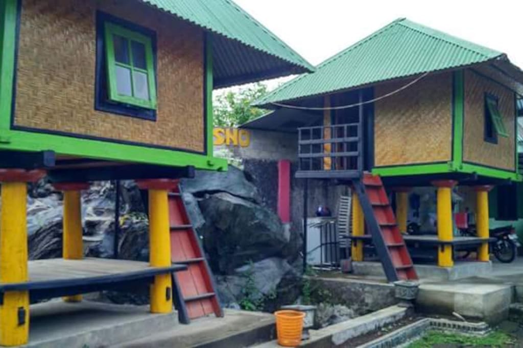 Dua bale geleng KHAS rumah masyarakat suku sasak yang nyaman untuk dijadikan tempat istirahat