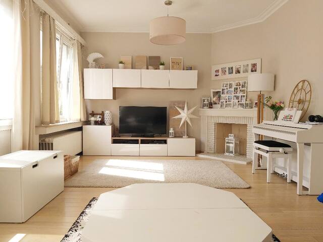 6 Bedr, Air-co, Family Home, 10 min to center gallery image 4