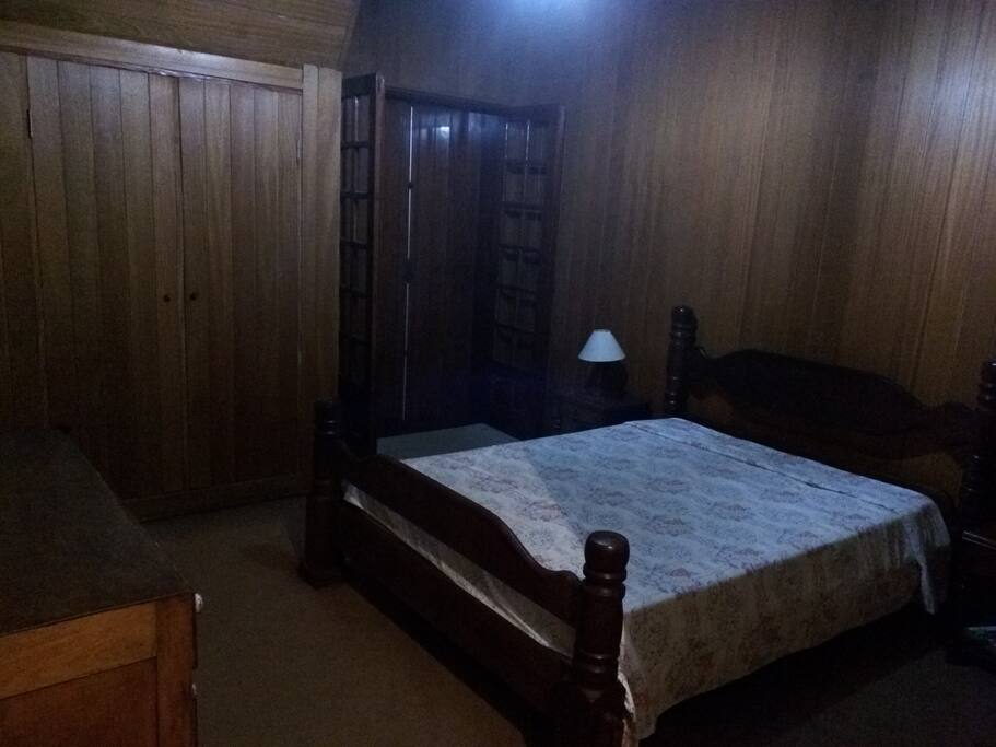 Quarto com varanda.