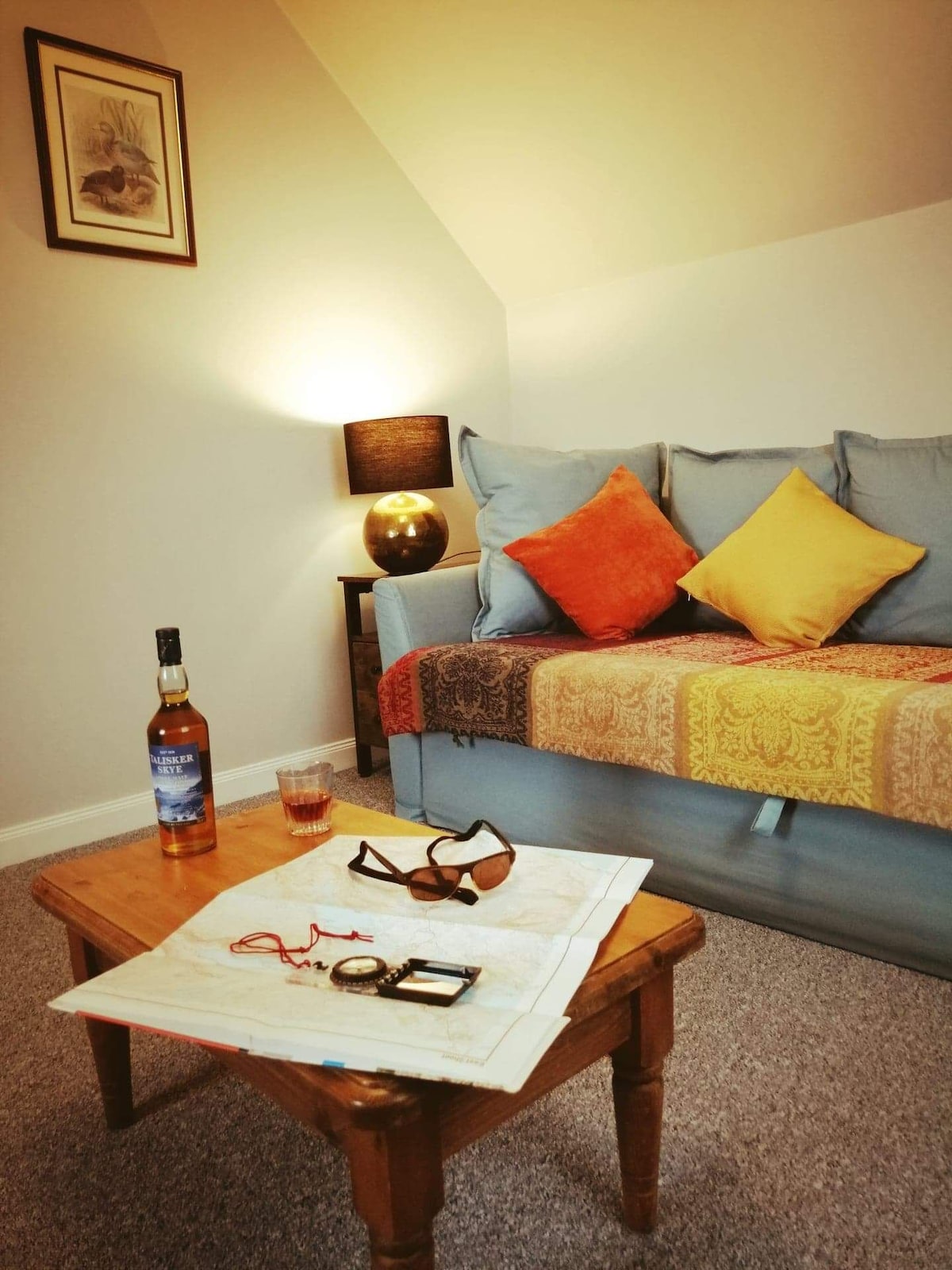 Pohodlný salónik s rozkladacou pohovkou pre dve