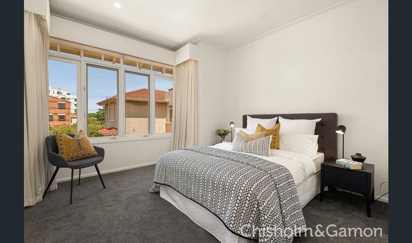 Excellent location, beach, pool, city close, gym gallery image 5