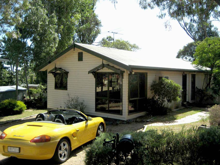 Lovely quiet street in newer area of Rosebud at the foot of Arthur's Seat National Park.