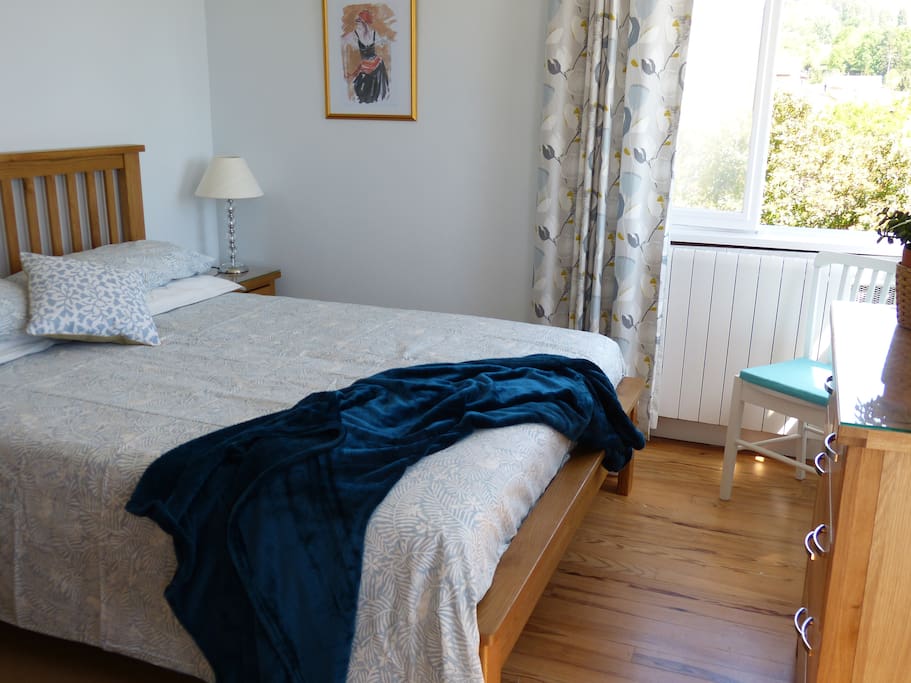 You are assured of a good night's sleep in the very comfortable king size bed in Cezanne