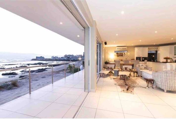 BEACHFRONT HEAVEN on the ocean gallery image 3