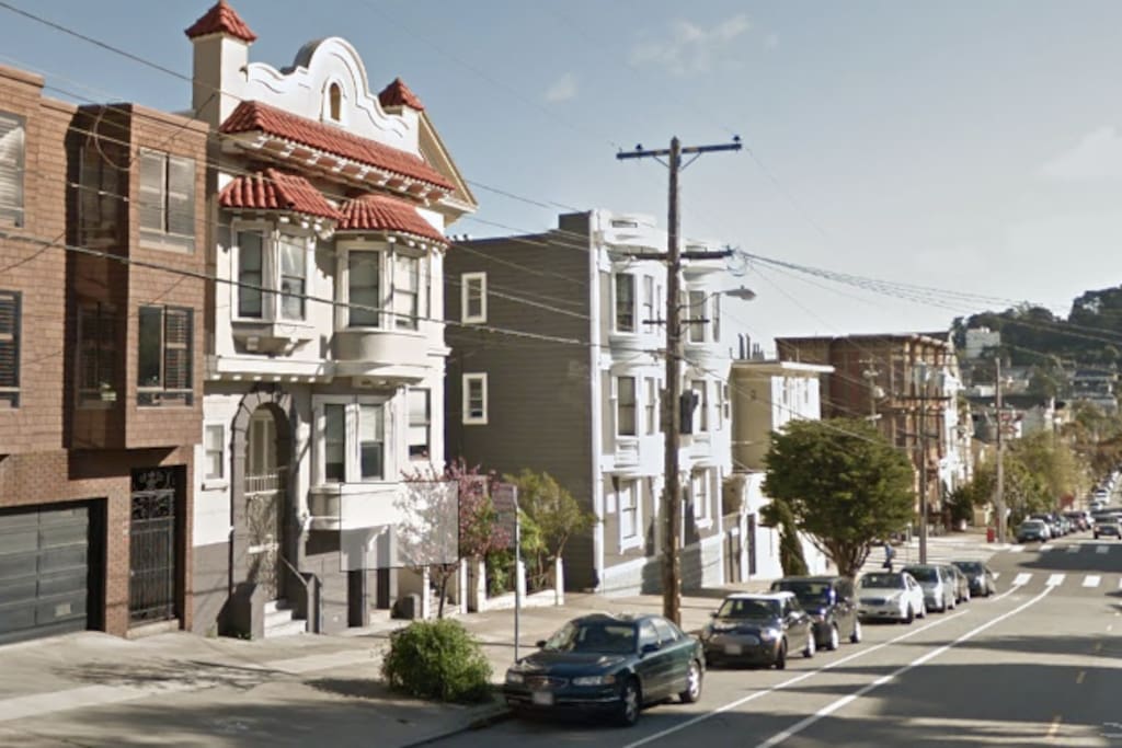 The neighborhood. Just a 1-minute walk from the house to a bus stop, coffee shop, South Western restaurant, and Bodega!