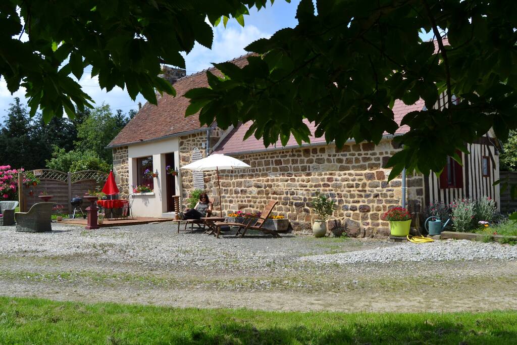 le gite situe dans l'ancienne boulangerie avec son four a pain restauré