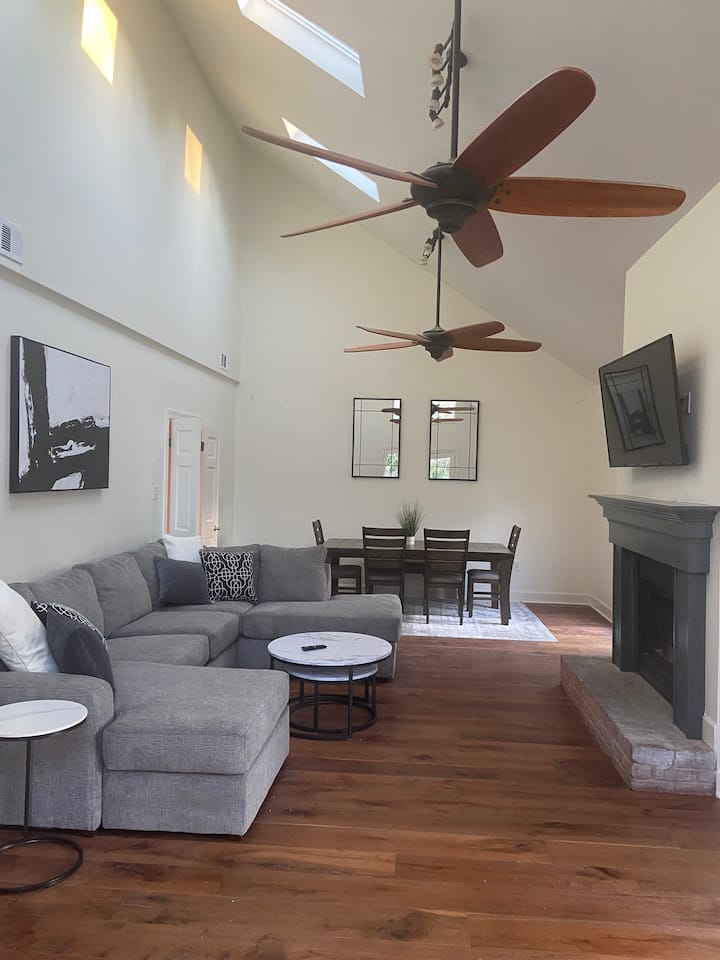 Cheerful 3 Bedroom Home Right Next To Lsu - Baton Rouge, LA