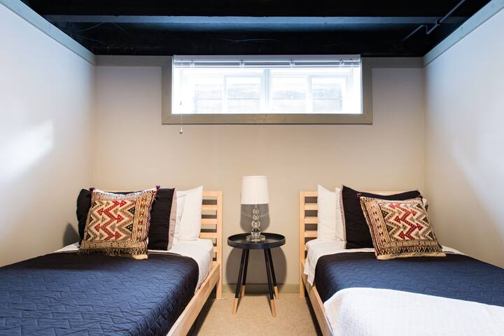 Soak Up Mid-Century Style in Wrigleyville and Boystown gallery image 3