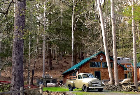 A chic rustic retreat at Bluestone Cottage