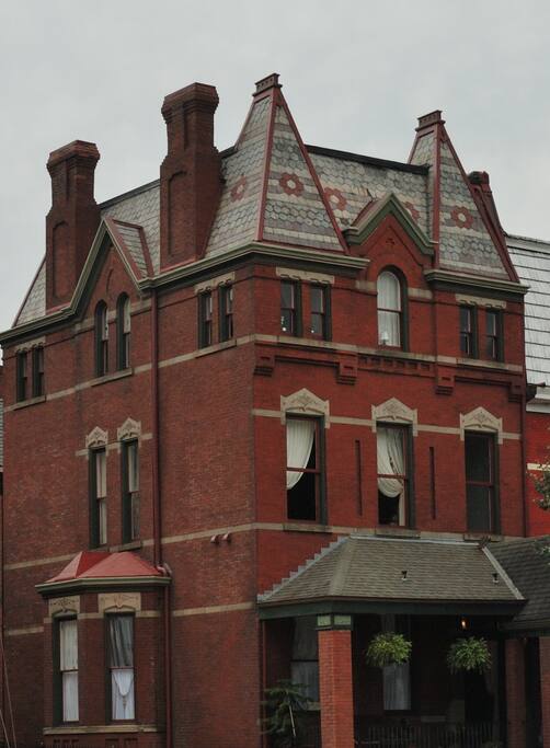 1890 Victorian Townhome on Cedar and North Avenues