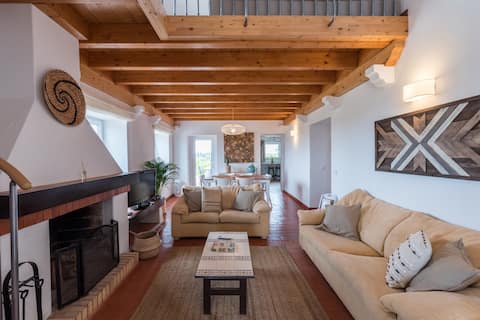 Imóvel de sucesso: Beautiful 8p house2min to the beach w/ heated pool em Ferragudo