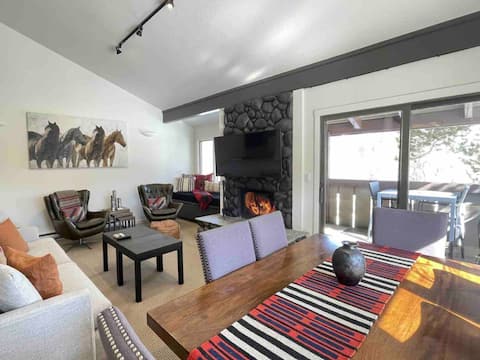 Top performing Airbnb: 2B, 2B Aspens Condo Raspberry, Min from Skiing! in Moose Wilson Road