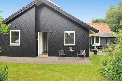6 person holiday home in oksbøl