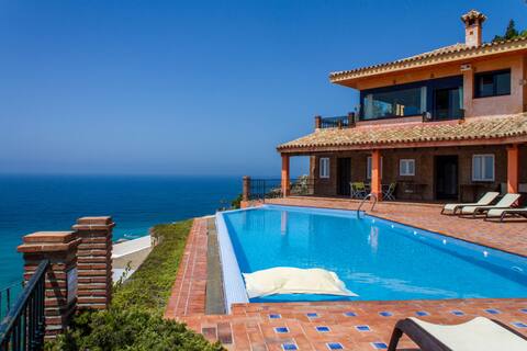 Finca Guatavita grand gardens, infinity pool
