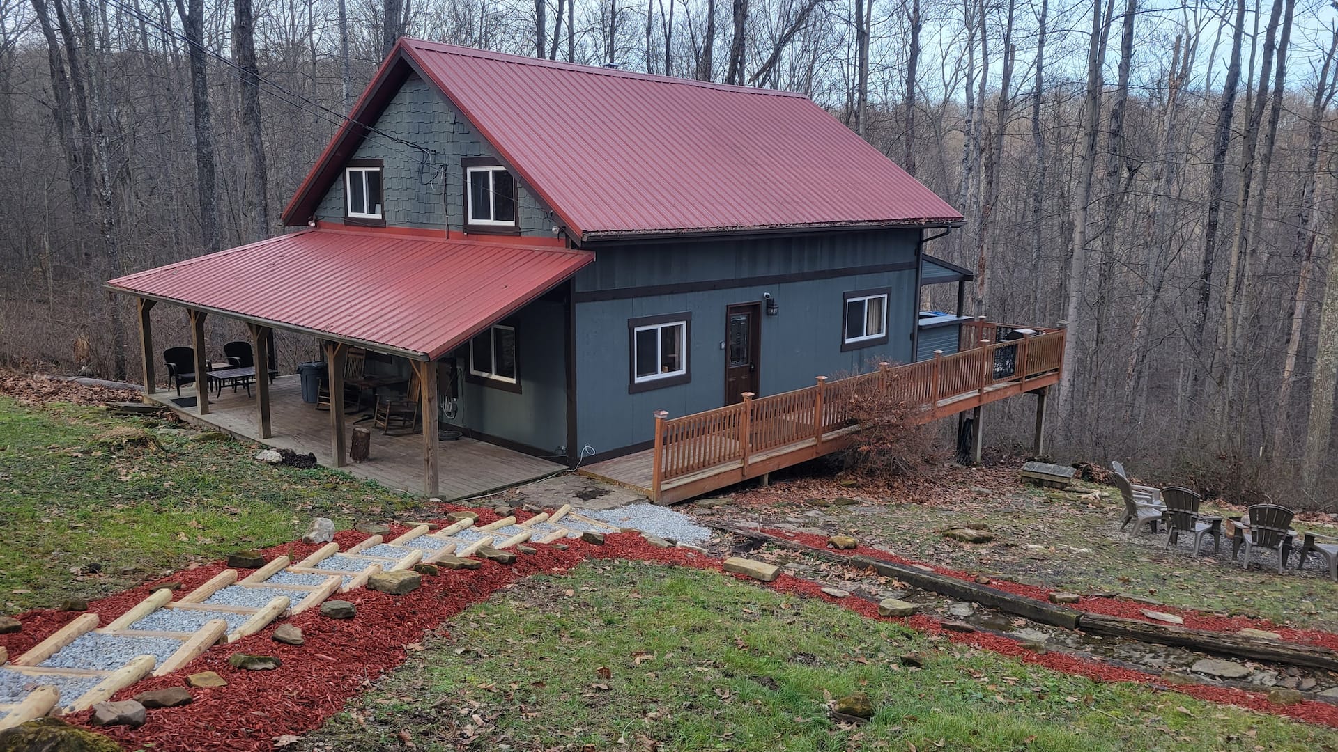 Mayapple Cabin - Rustic Retreat, Hot Tub, fire pit