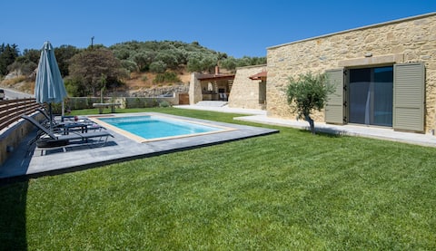 Popular Airbnb listing: Villa Arietta with private pool in Δήμος Κισσάμου