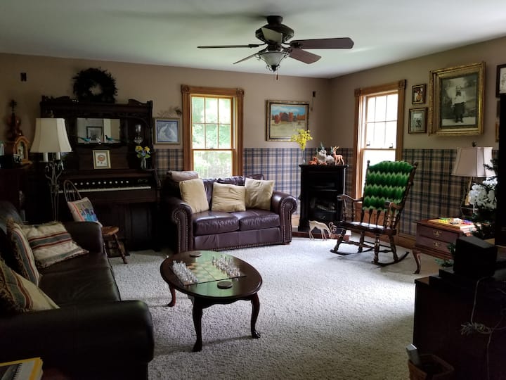 1st Fl Queen Bedroom Private Bath Min 2 Night Stay - Naples, NY