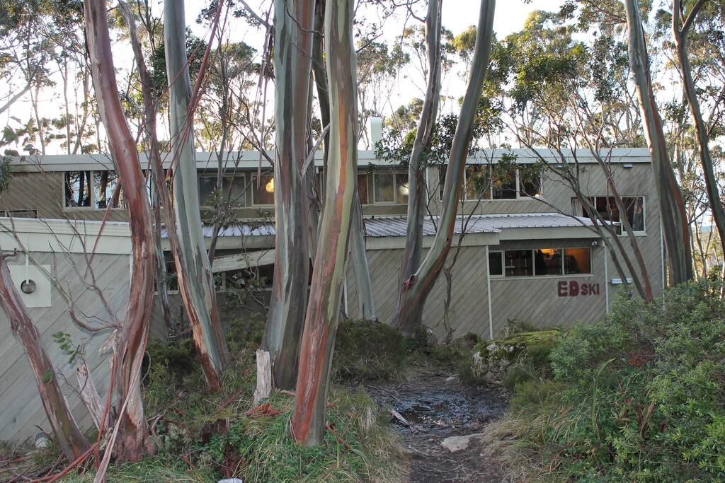 Edski Lodge exterior during Summer