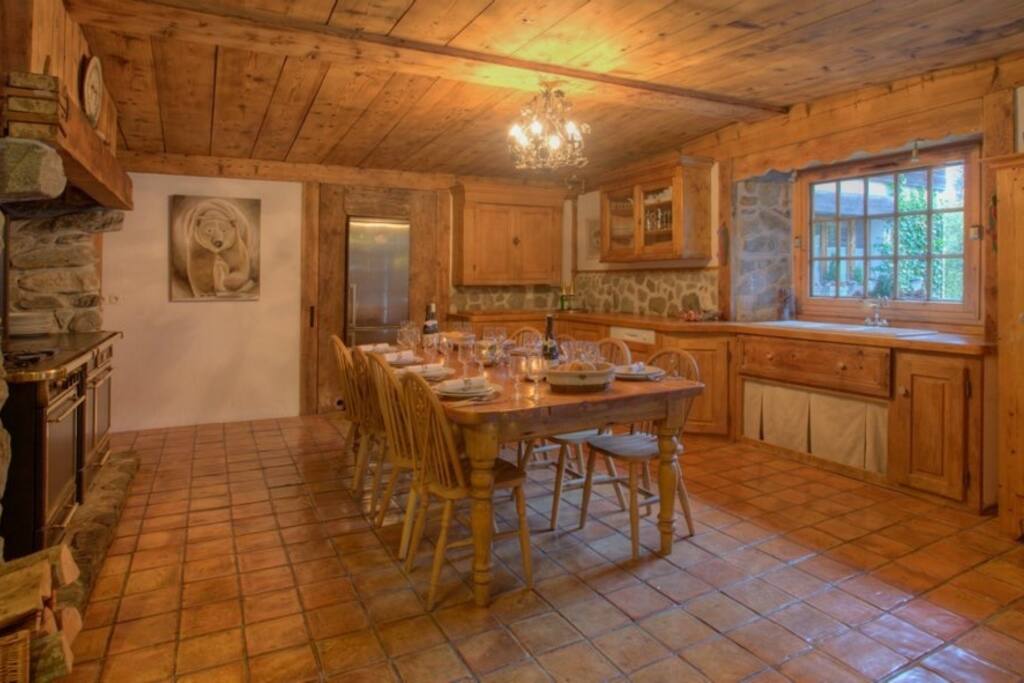 Kitchen & Dining
