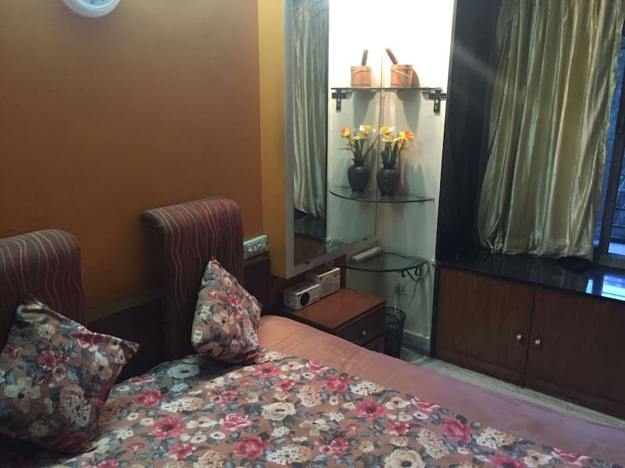 Queen size bed comfortable for 2 people