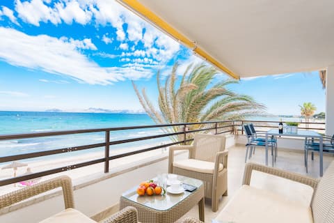 Popular Airbnb listing: Apartment with magnificent ocean views. in Alcúdia
