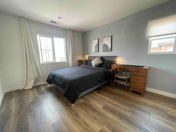 C4 Quiet room near UCR + cooking + long stay Houses for Rent in