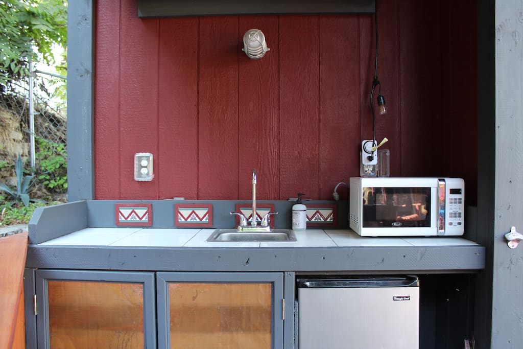 Outdoor kitchen area